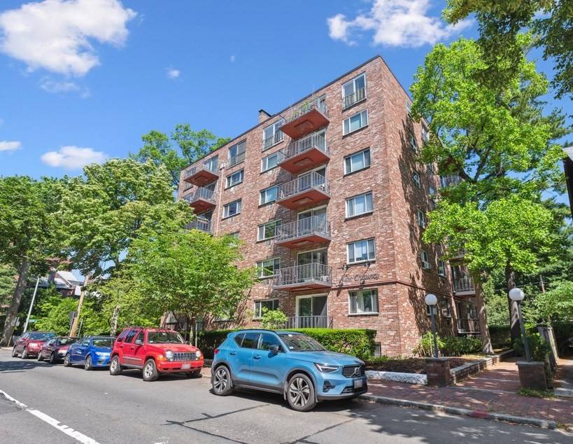 Cambridge, MA 02138,9 Chauncy Street #20