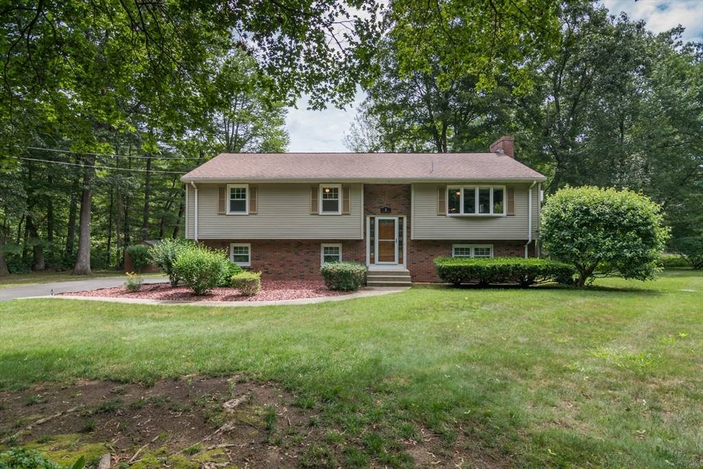 Wilbraham, MA 01095,1 Maplewood Dr