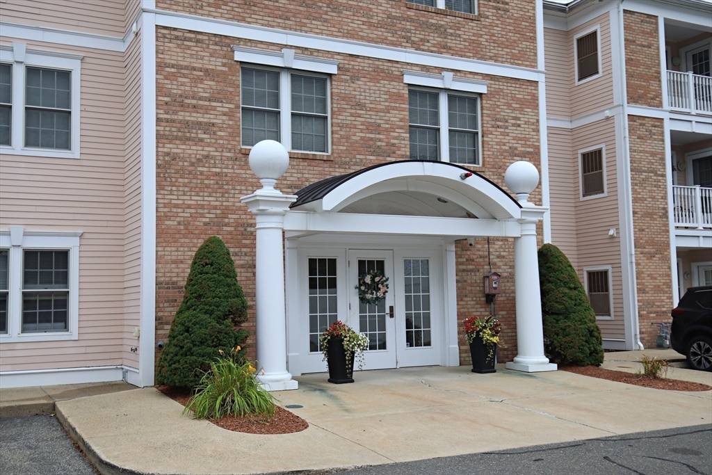 Wakefield, MA 01880,1 Millbrook Lane #201