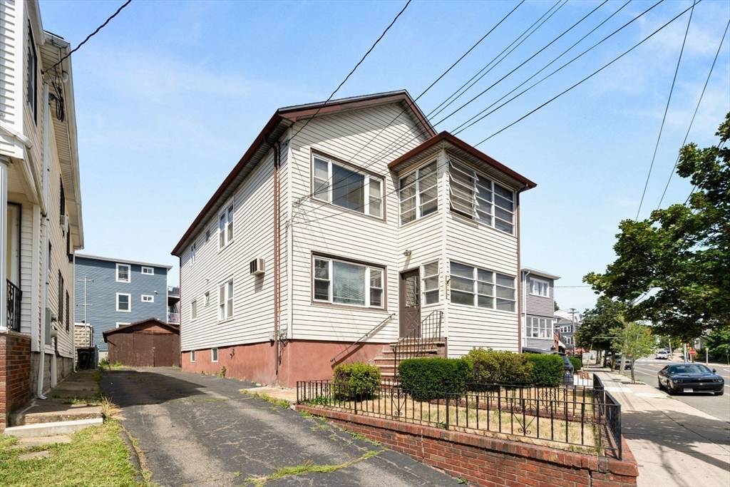 Everett, MA 02149,306-308 Chelsea St