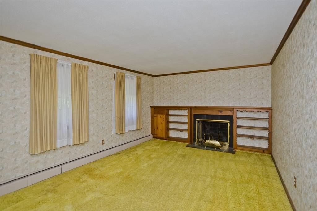Holyoke, MA 01040,102 W Meadowview Rd