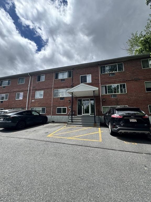 Framingham, MA 01702,137 Winthrop Street #14A
