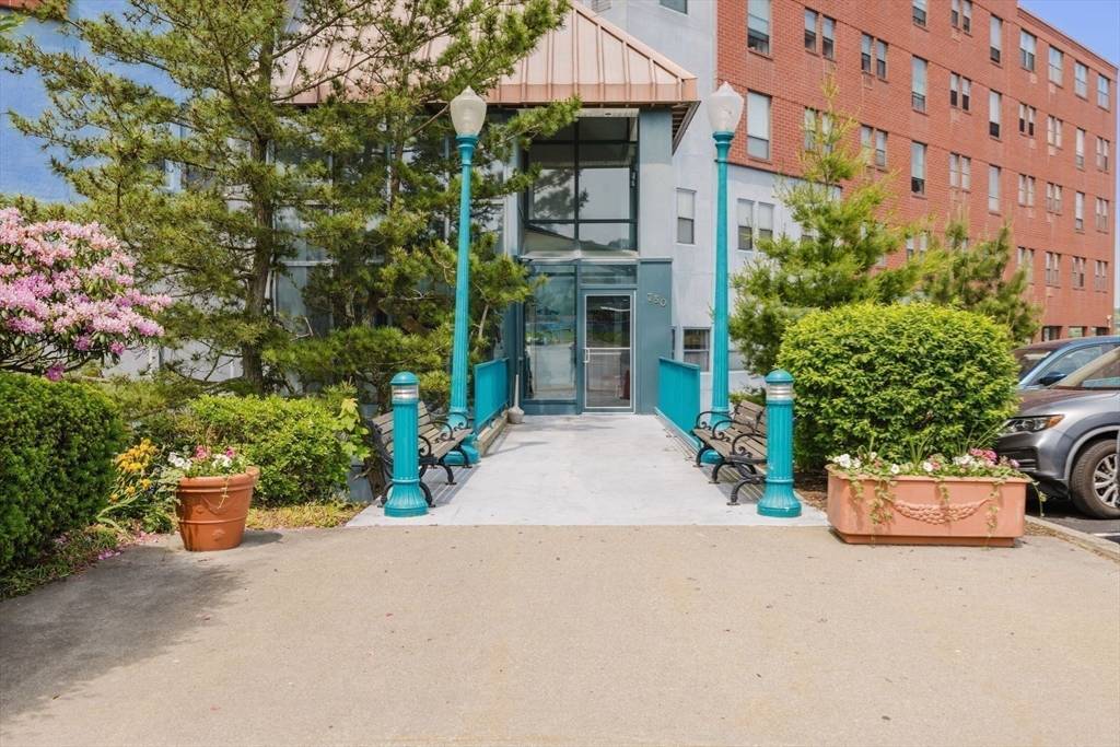 Fall River, MA 02720,750 Davol St #324
