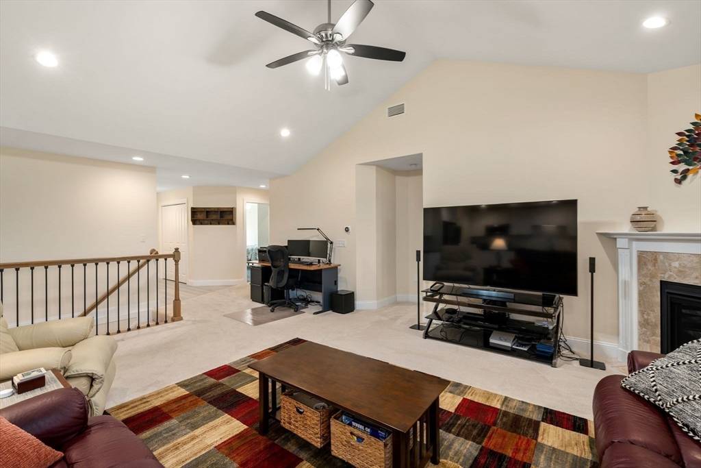 Holyoke, MA 01040,717 Northampton Street #65