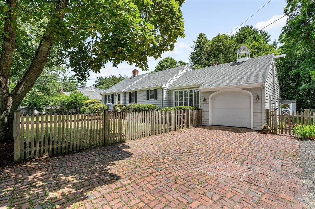 Hamilton, MA 01982,683 Bay Rd