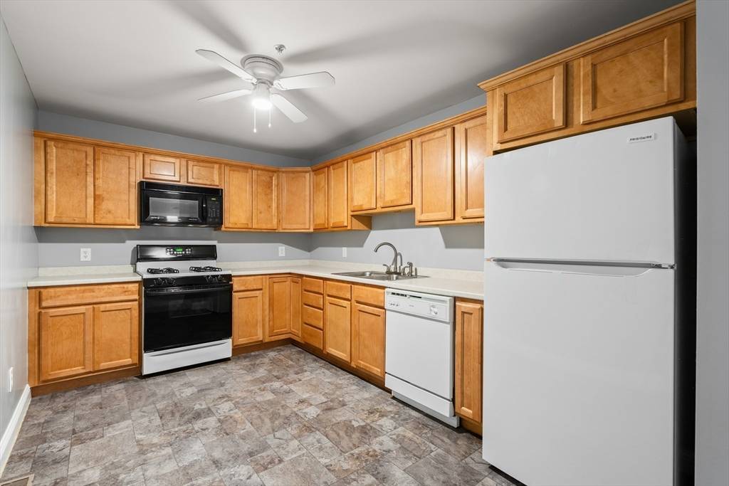 Fall River, MA 02720,1556 North Main St. #6