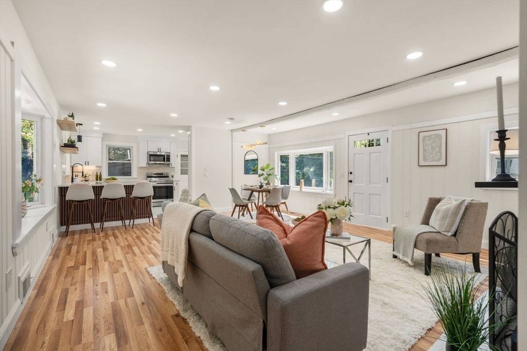 Walpole, MA 02081,1475 Washington St