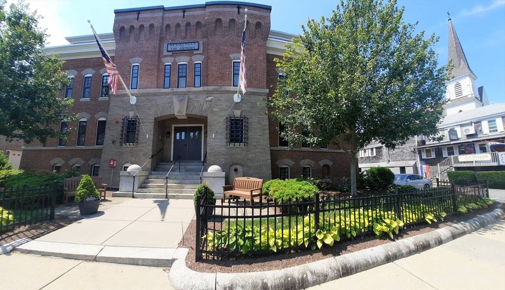 Plymouth, MA 02360,76 Court St #4