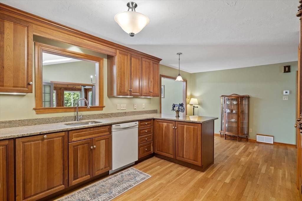 Sturbridge, MA 01566,6 Hillside Dr
