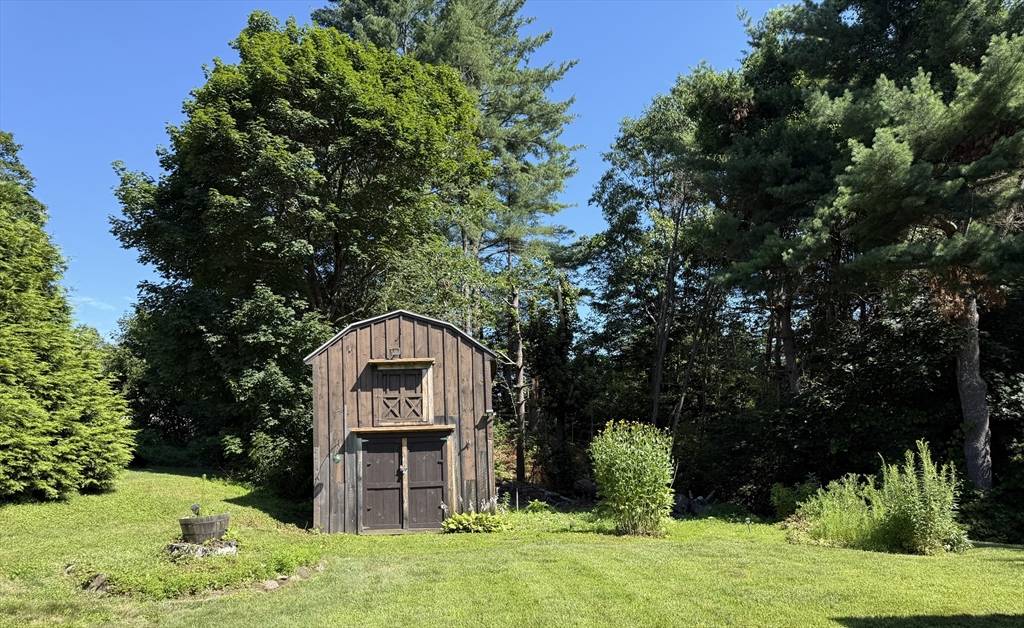 Ware, MA 01082,1 Anna St
