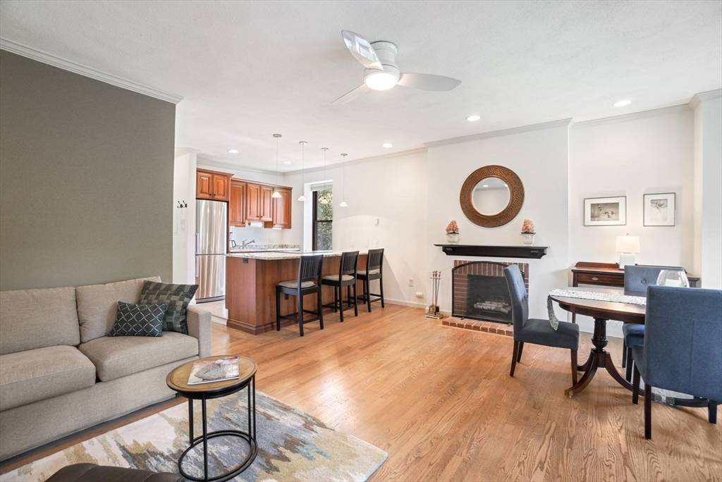Boston, MA 02116,231 West Newton #4