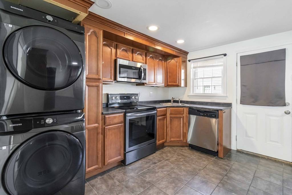 Lawrence, MA 01843,117-117A Chester St #B