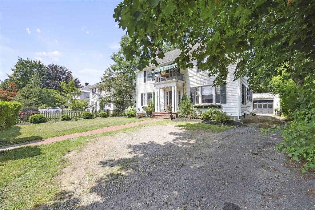 Pittsfield, MA 01201,131 E Housatonic St