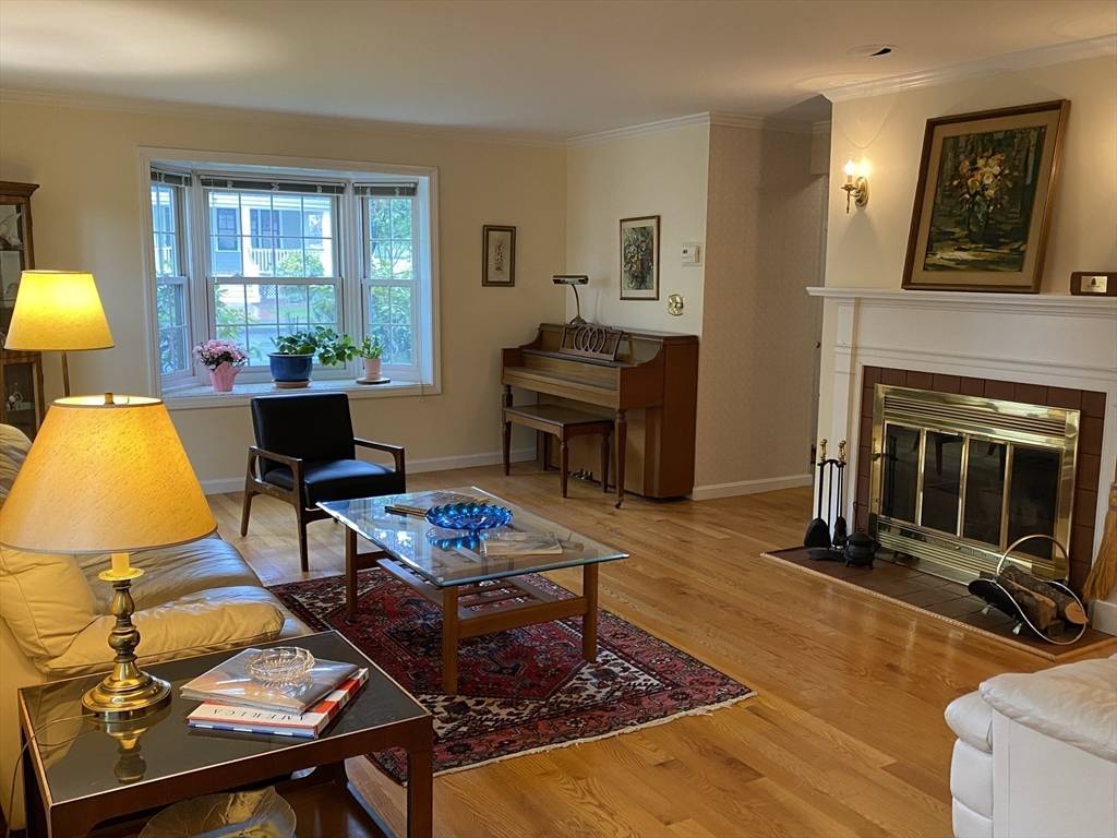 Needham, MA 02492,19 Oakland Avenue #19