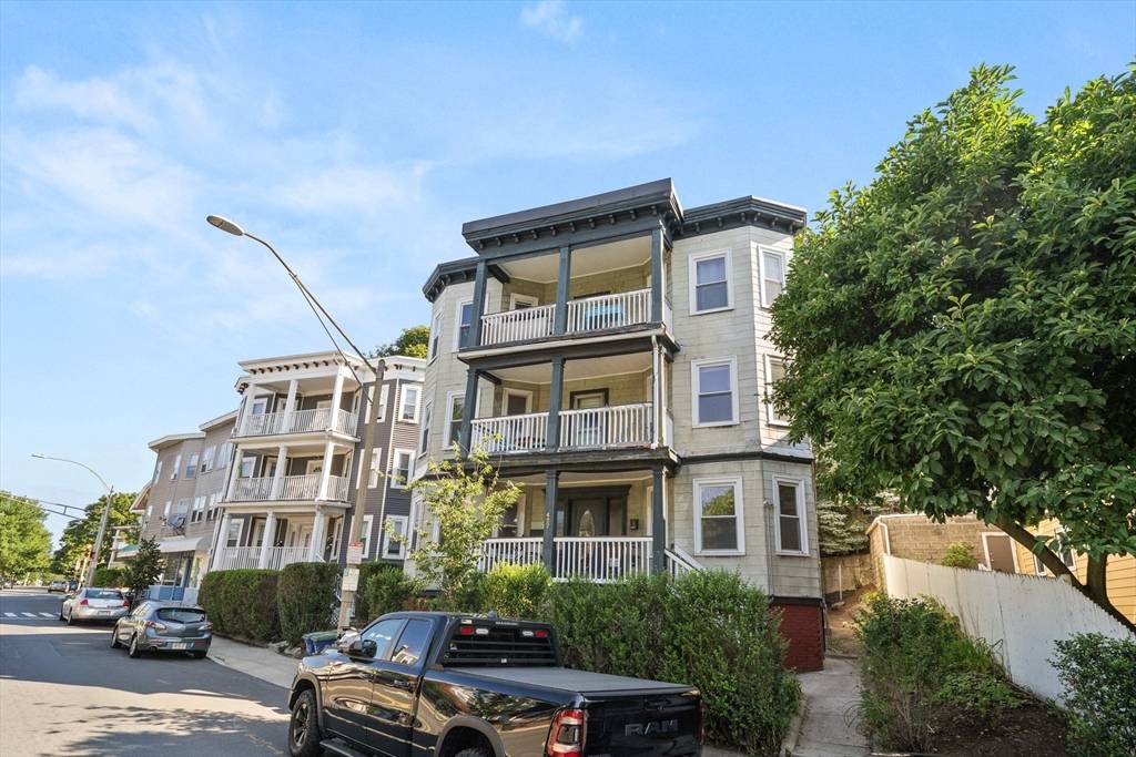 Somerville, MA 02145,427 Medford Street #2