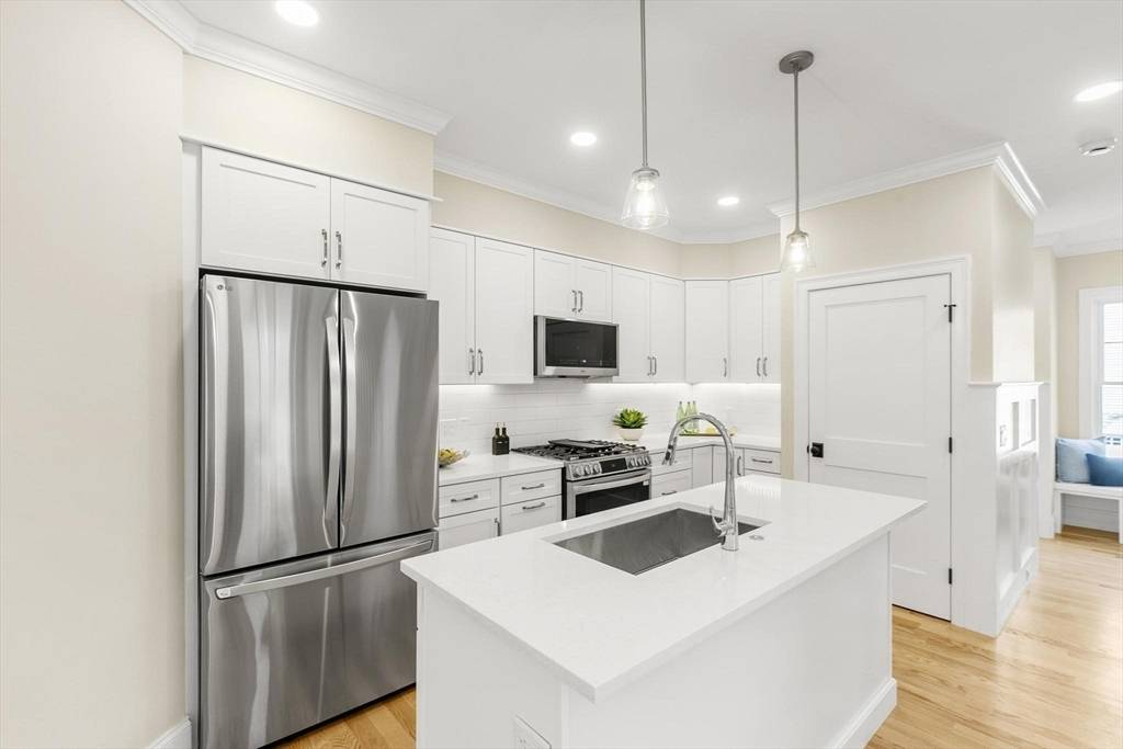 Woburn, MA 01801,2 Pheasant Lane