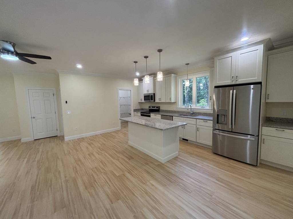 Rutland, MA 01543,14 A Welch Ave #A