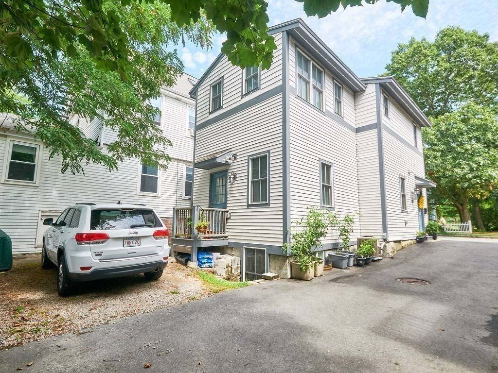 Newton, MA 02464,86 High St #86