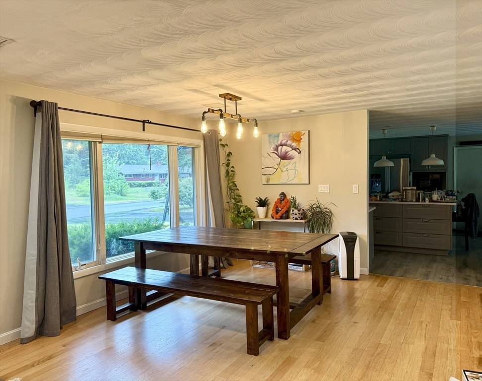 Wayland, MA 01778,19 Bayfield Rd