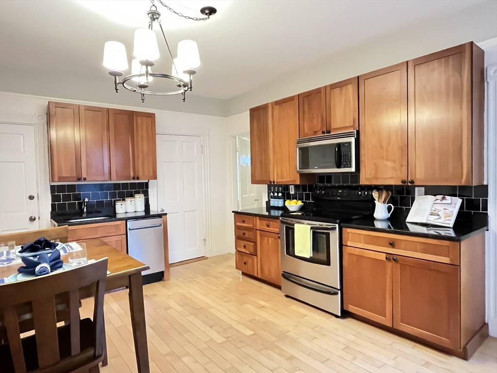Brookline, MA 02445,128 Chestnut St #1