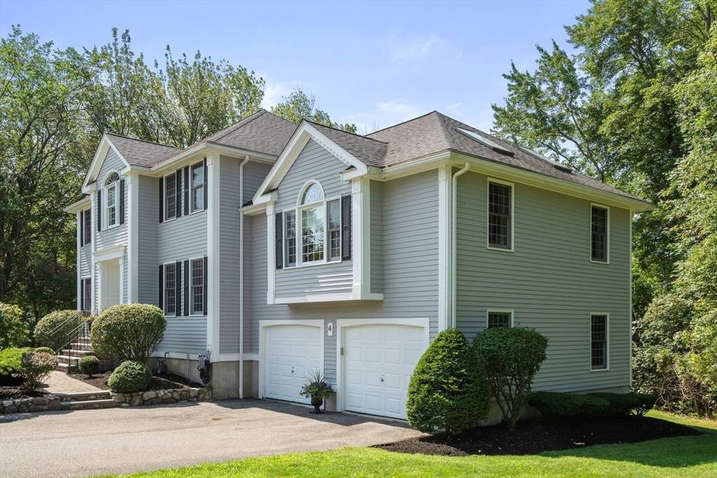 Lynnfield, MA 01940,4 Green Meadow Dr