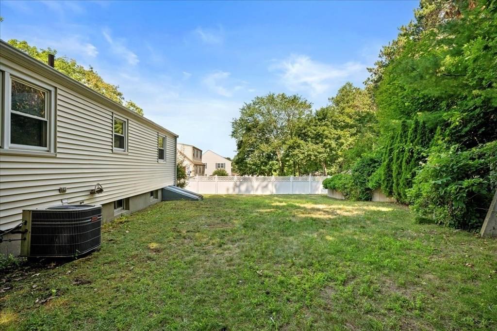 Hudson, MA 01749,8 Reardon Rd
