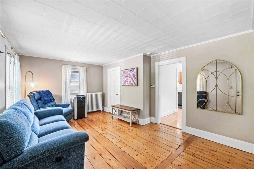 Holliston, MA 01746,58 Front St