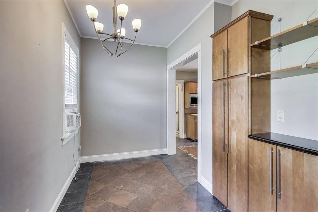 Wellesley, MA 02481,2 Elm St