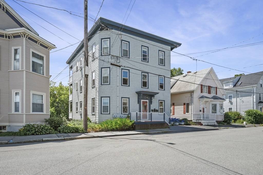 Salem, MA 01970,20 Willow Ave #1