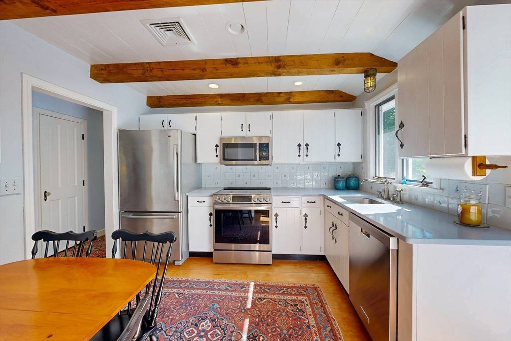 Medfield, MA 02052,3 Spring Valley Rd