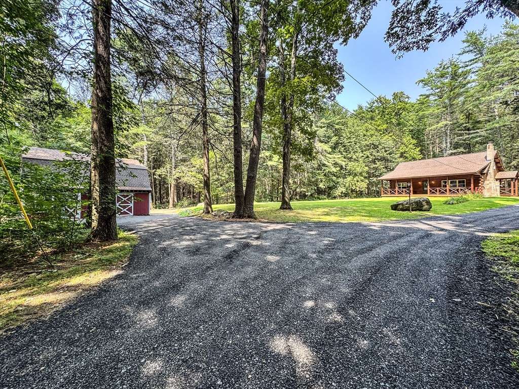 Spencer, MA 01562,21 Brooks Pond Cross Rd