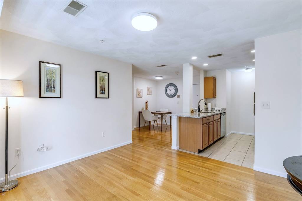 Malden, MA 02148,39 Broadway #208