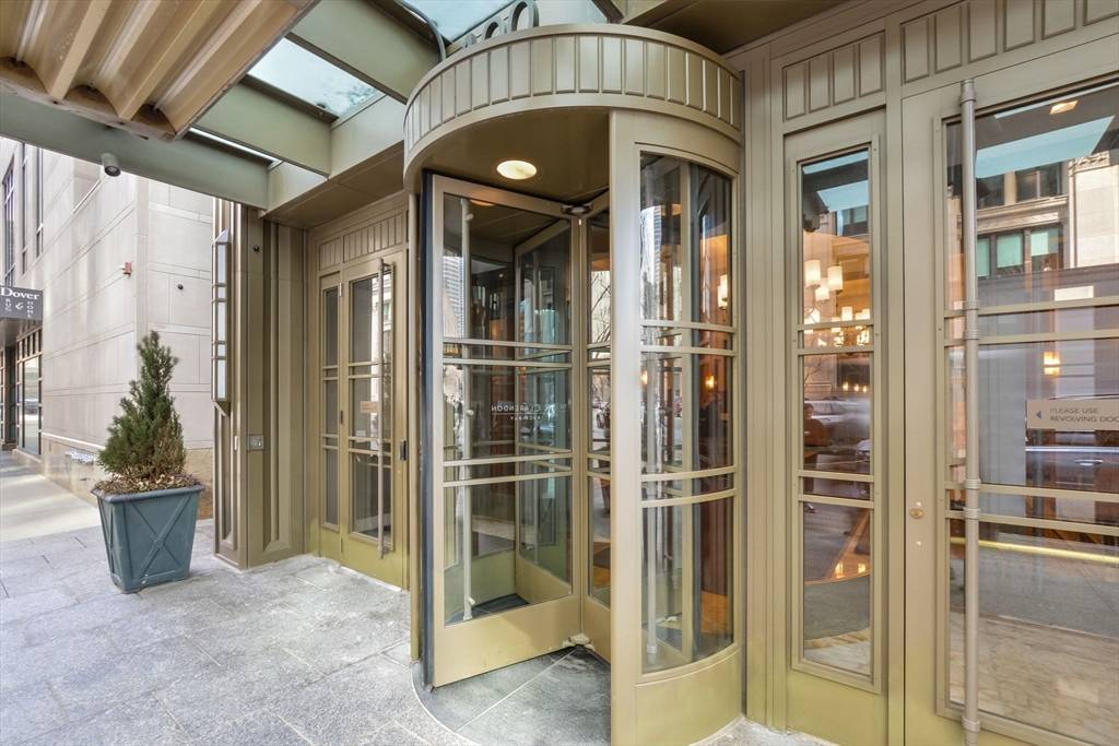 Boston, MA 02116,400 Stuart St #29C