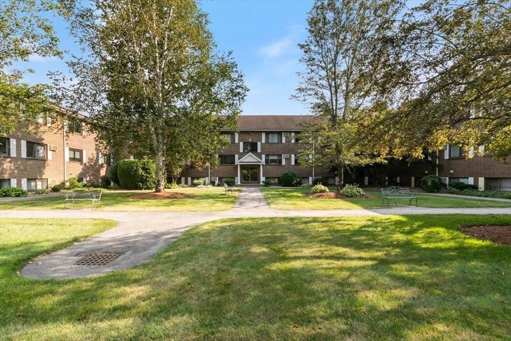 Amesbury, MA 01913,45 Macy #B303