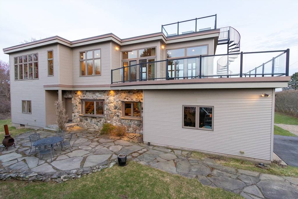 Ipswich, MA 01938,8 Goldfinch Way