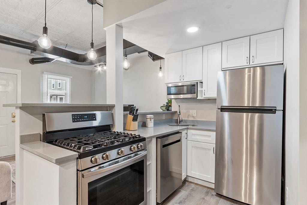 Salem, MA 01970,1 Hazel Street #23R