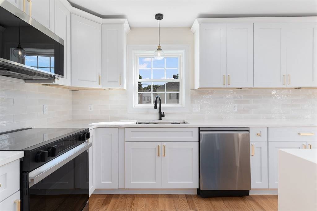 Attleboro, MA 02703,24 Oakland Ave #1