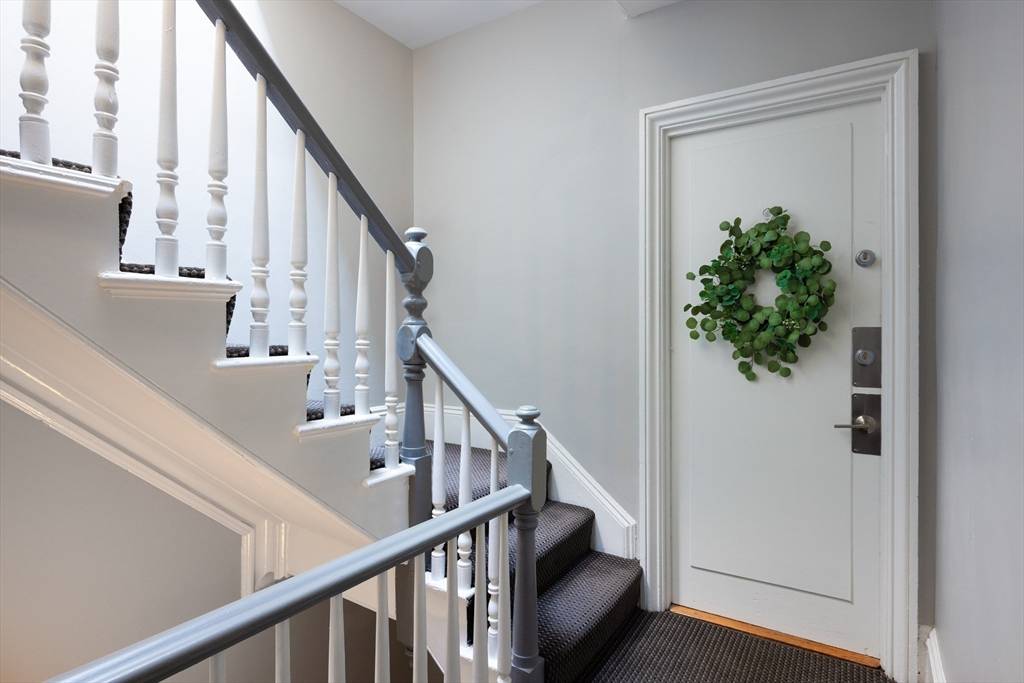 Boston, MA 02114,86 Charles Street