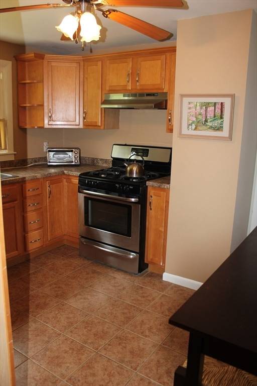 Uxbridge, MA 01569,91 Elm St #3