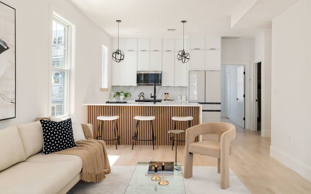 Boston, MA 02128,304 Paris Street #PH