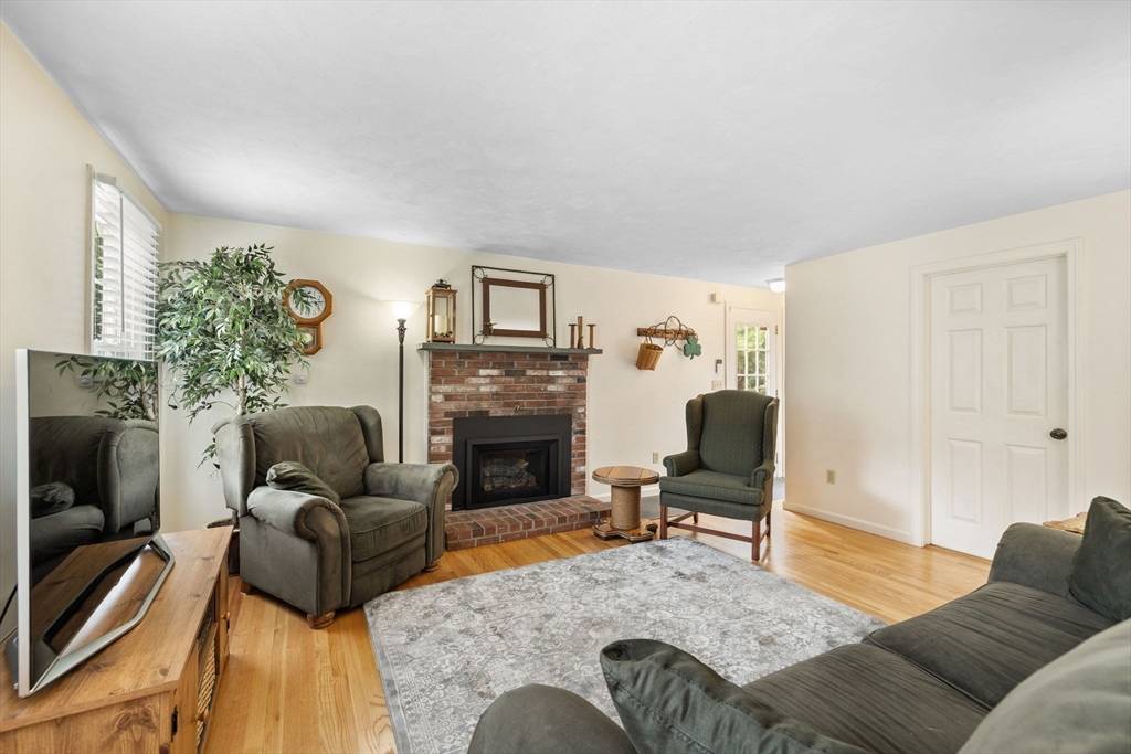Norton, MA 02766,3 Brookwood Ln