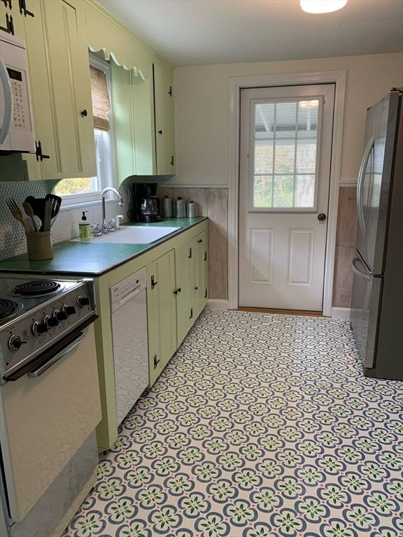 Plymouth, MA 02360,6 Halifax Road