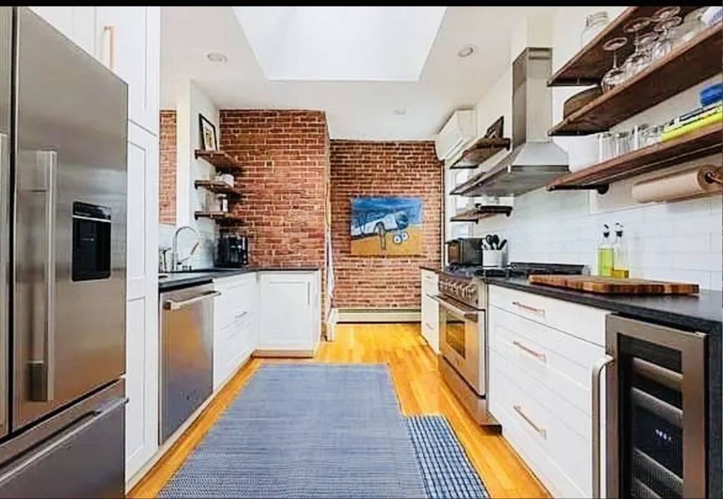 Cambridge, MA 02139,246 Hampshire St #3