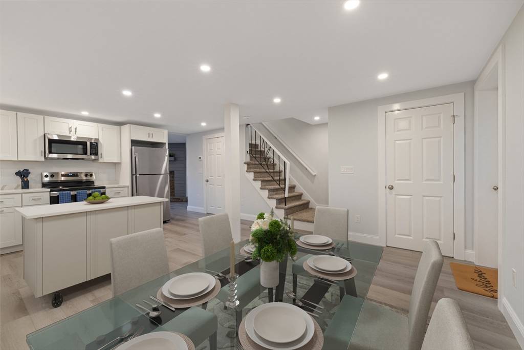Marblehead, MA 01945,29 Village St #1