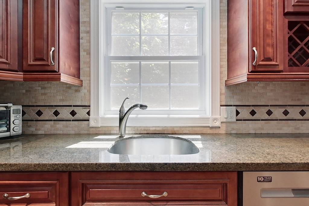 Pepperell, MA 01463,21 Hyacinth Dr