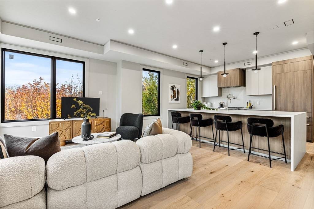 Cambridge, MA 02139,300 Franklin Street #5