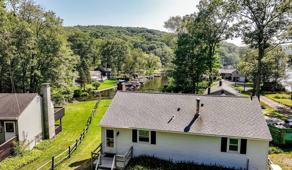 Holland, MA 01521,3 Sunset Ln