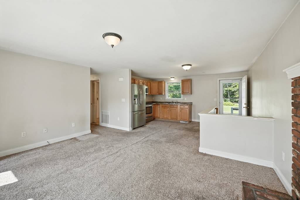 Holland, MA 01521,3 Sunset Ln