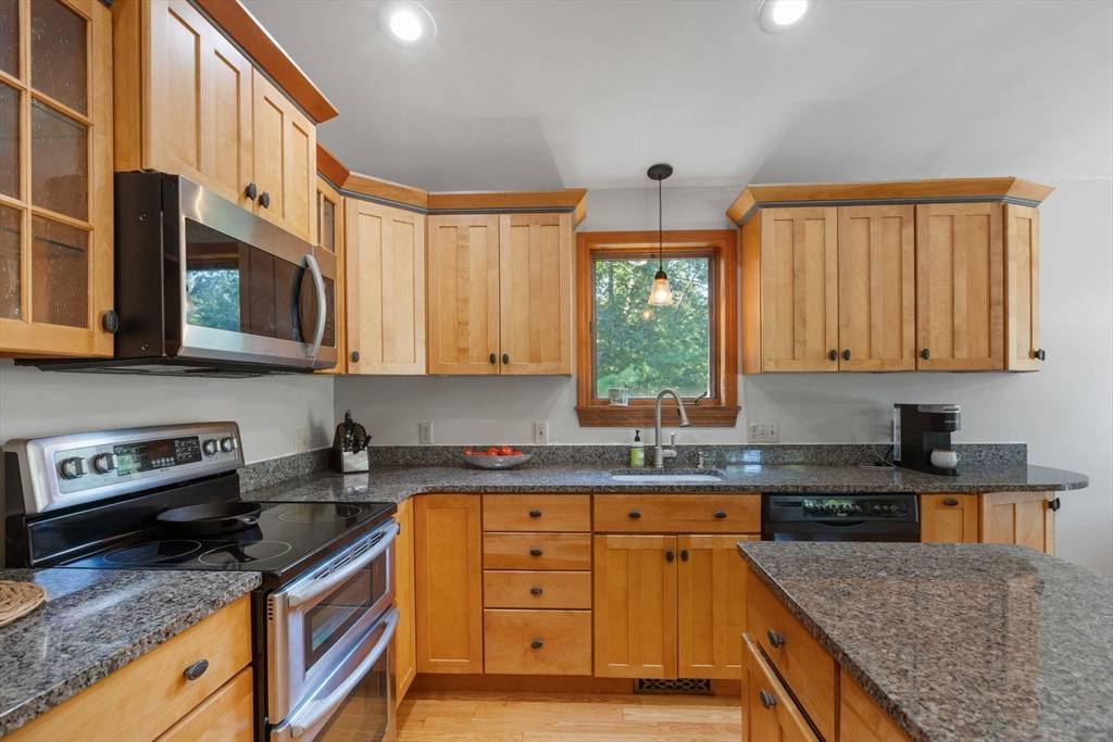 Brookline, NH 03033,4 Cross Road