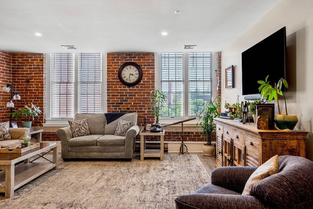 North Andover, MA 01845,148 Main St #O506